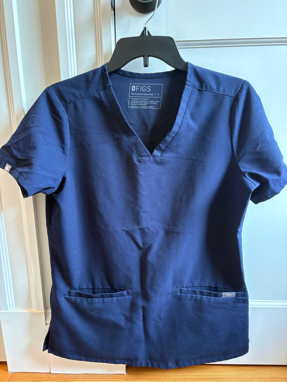 FIGS Woman’s Navy V-Neck Scrub Top